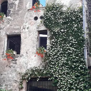  Holiday home Casa Isola Italy